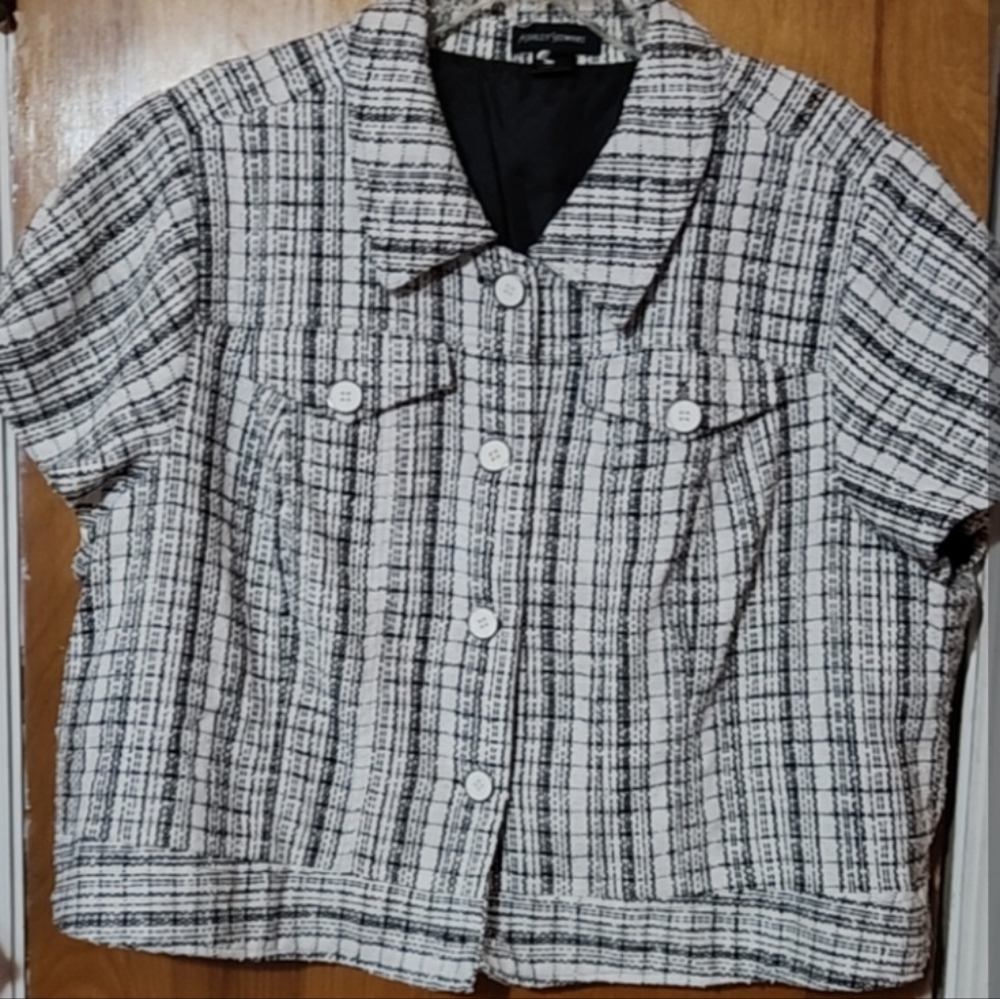 Unity Plaid Pattern Flap Pocket Drop Shoulder Cro… - image 1